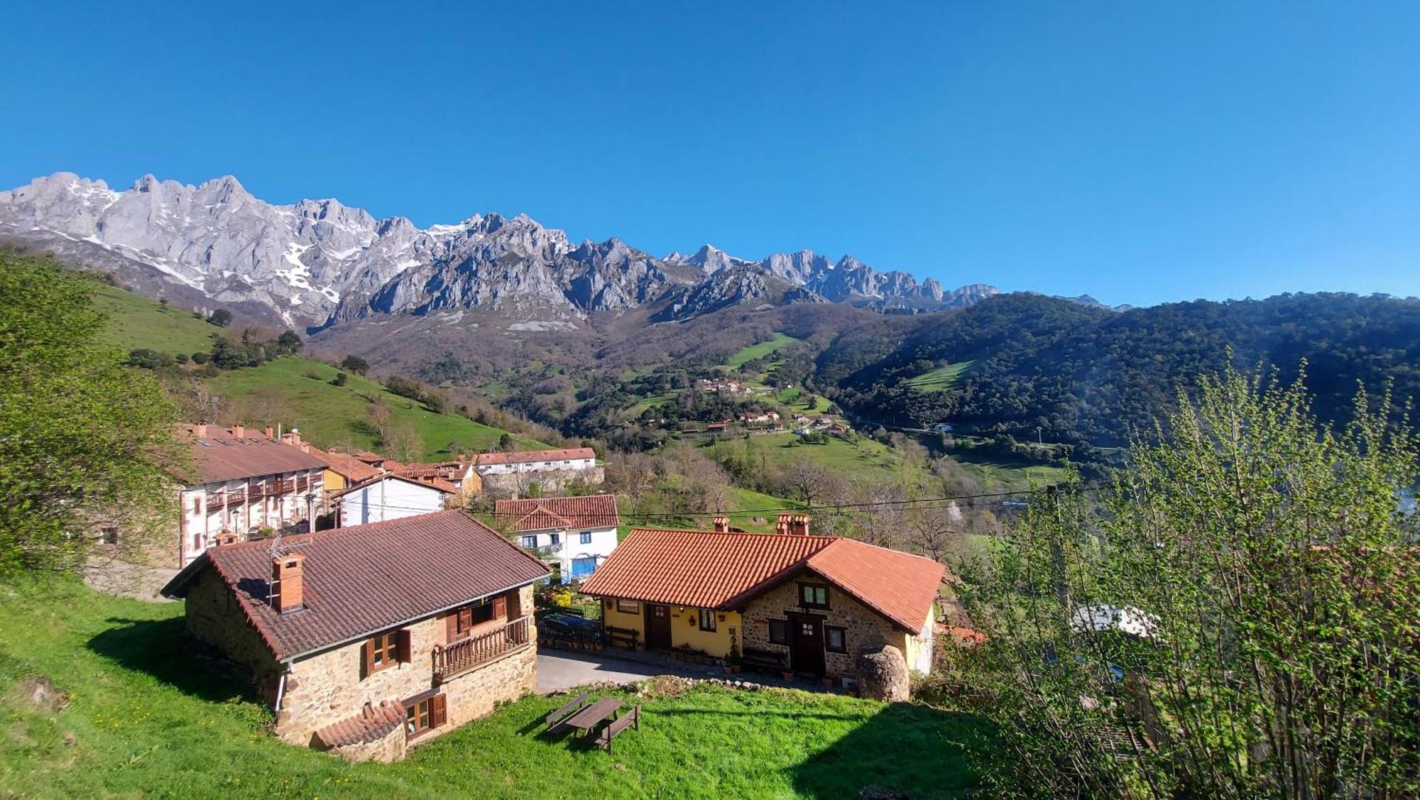 Apartamentos Rurales Los Picos De Redo Camaleno Exterior photo